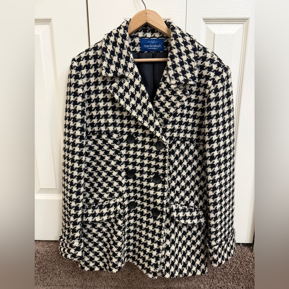 Mackintosh double-breasted houndstooth coat. Plaid Black and White Wool